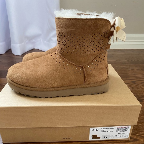 UGG | Shoes | Uggs Size 6 Hardly Wore 